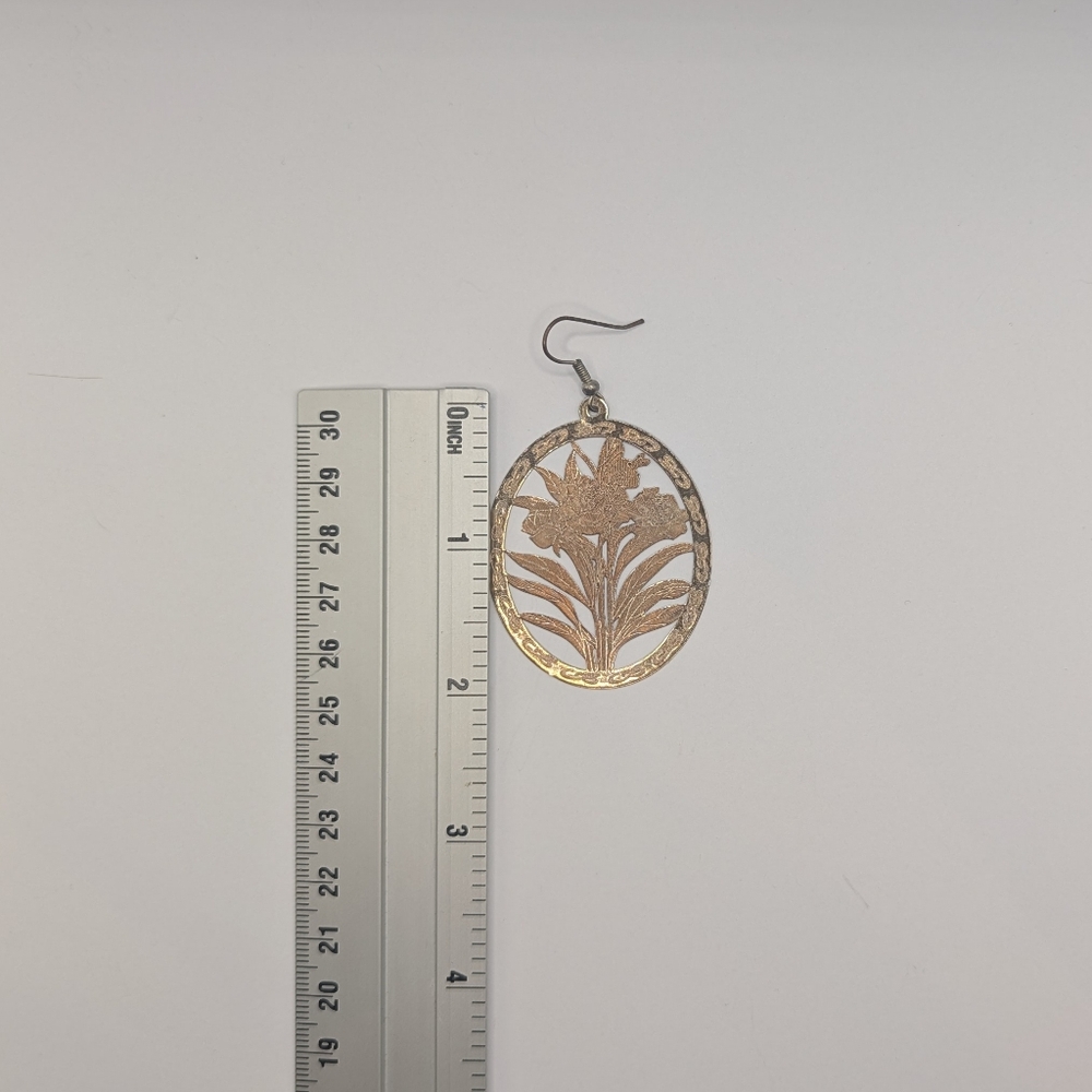 Elegant Gold Floral Earrings - Picture 5 of 6